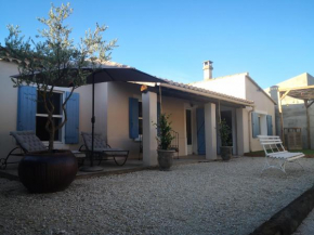 Gîte paisible aux pieds des Alpilles, parking privé